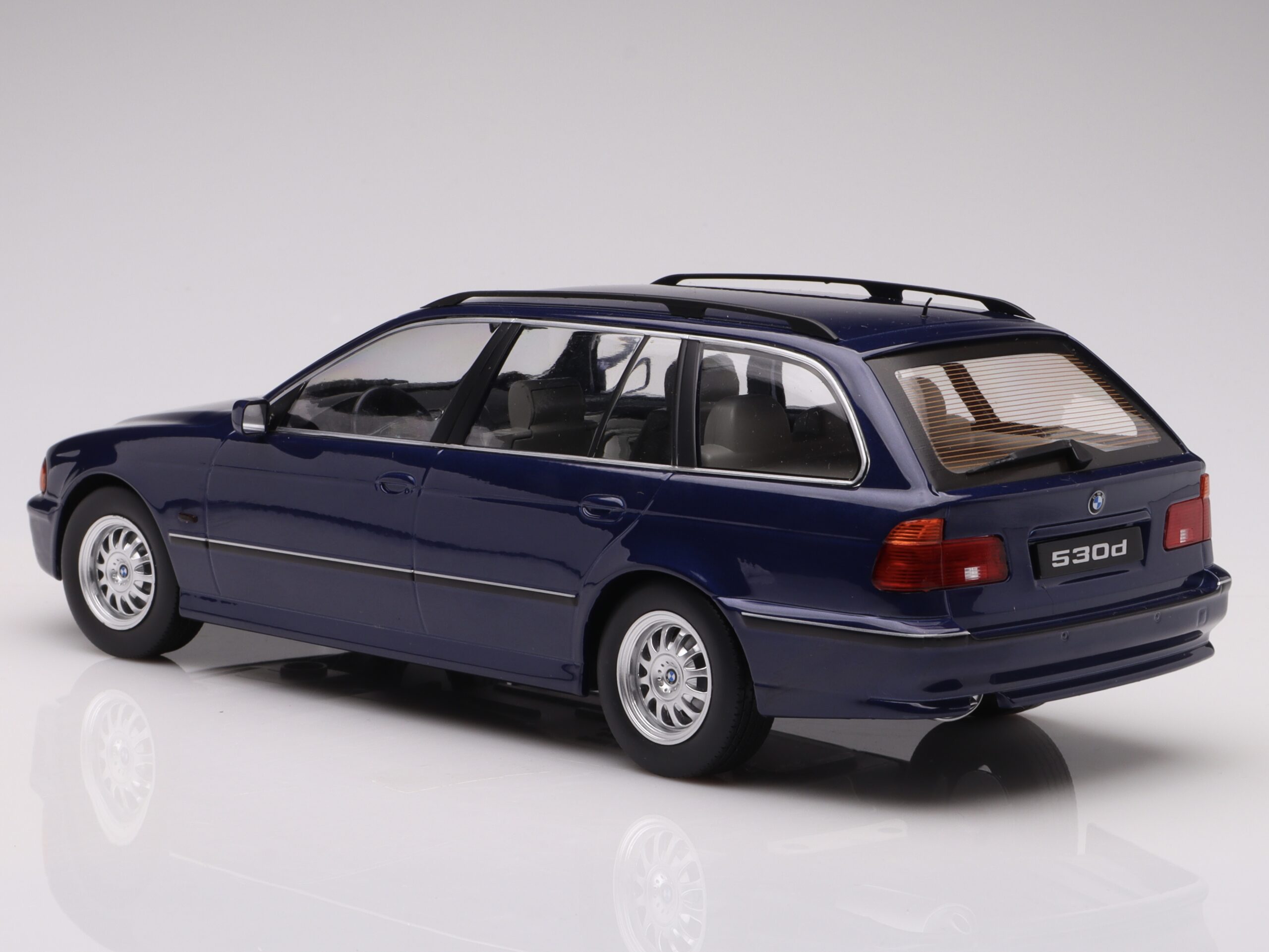 BMW 530d E39 Touring 1998 metallic-blau 1:18
