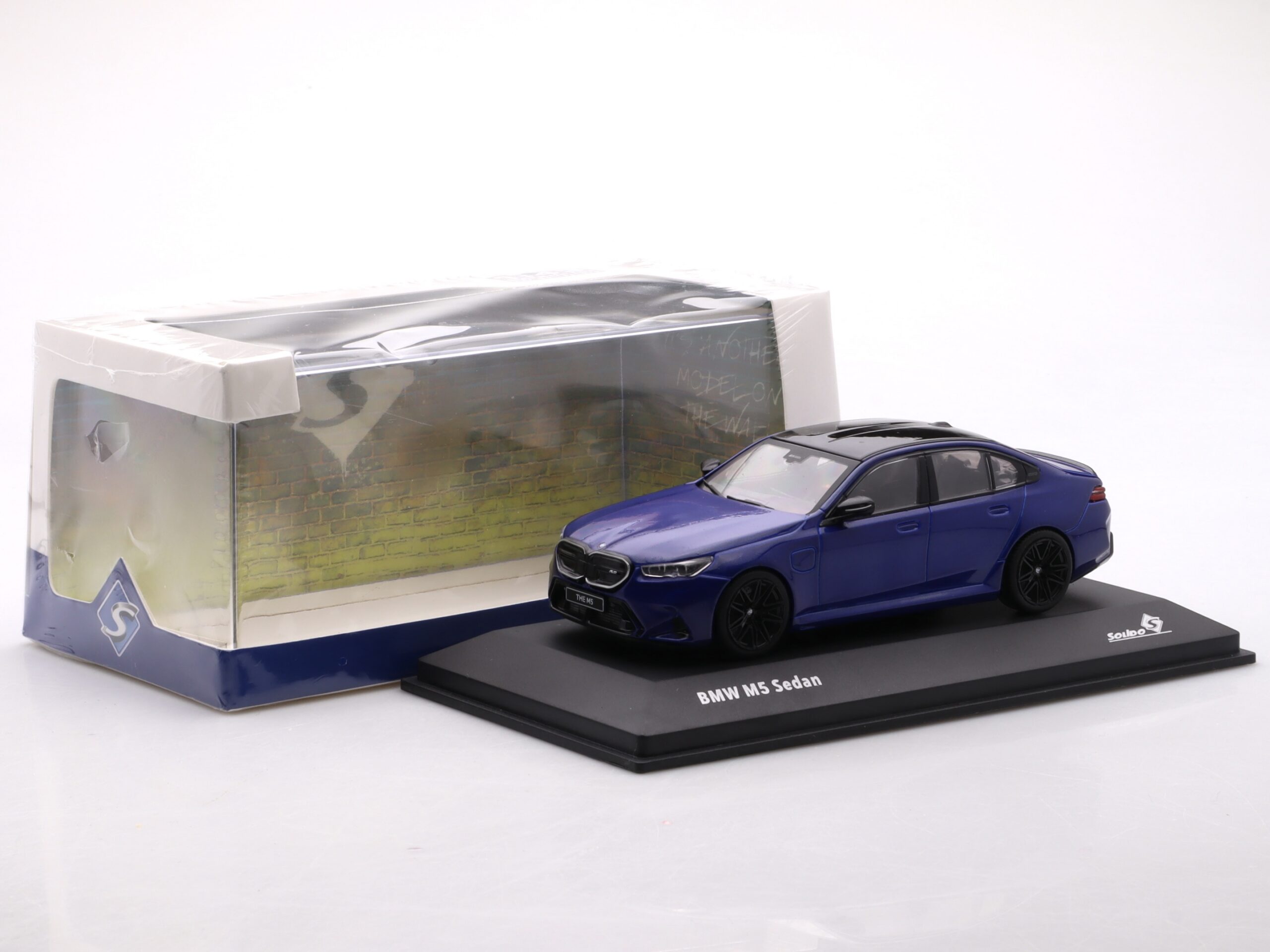 BMW M5 Sedan (G90) - 2024, blue Solido 1:43