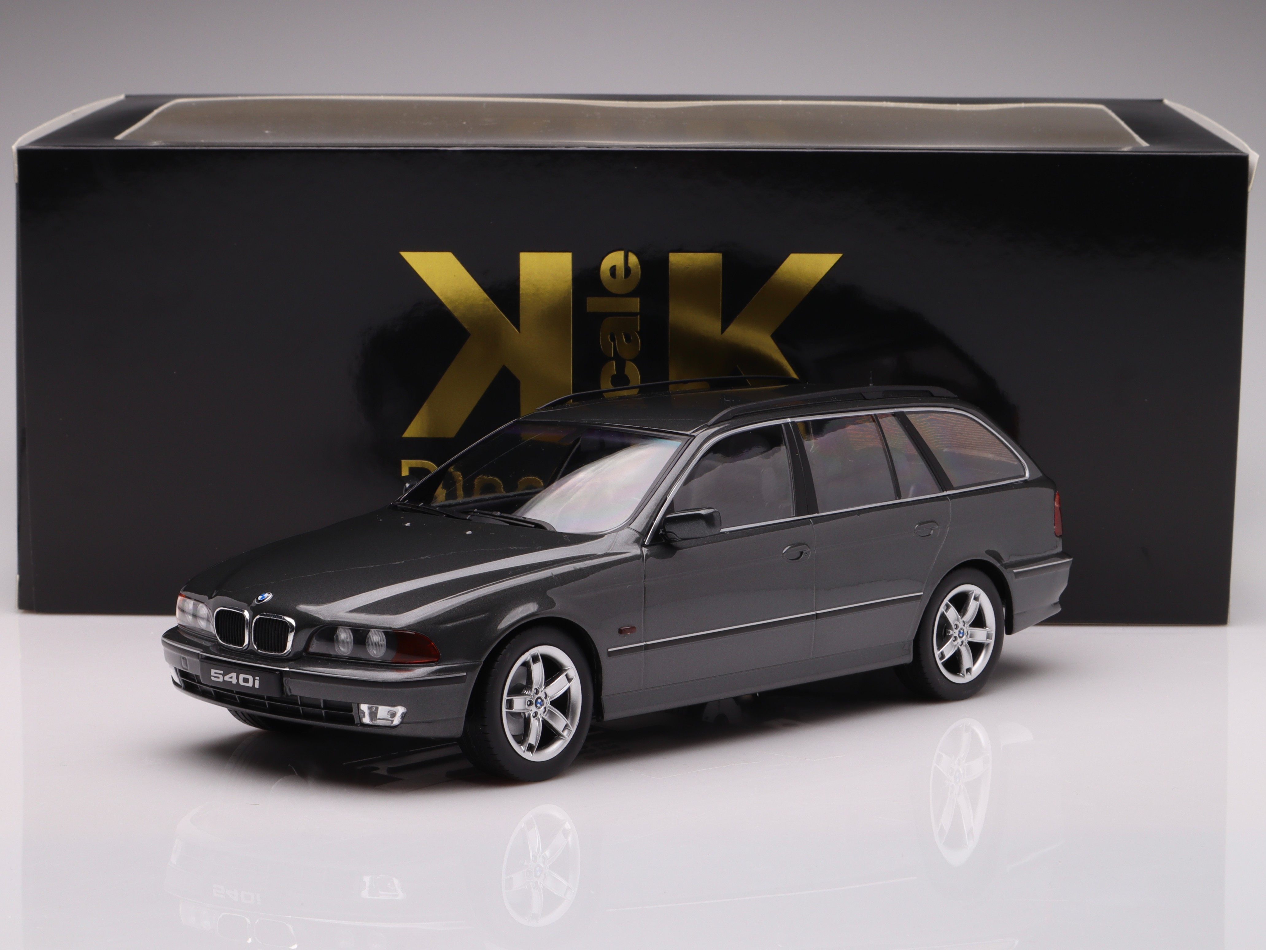 BMW 540i (E39) Touring - 1997, grey metallic KK-Scale 1:18