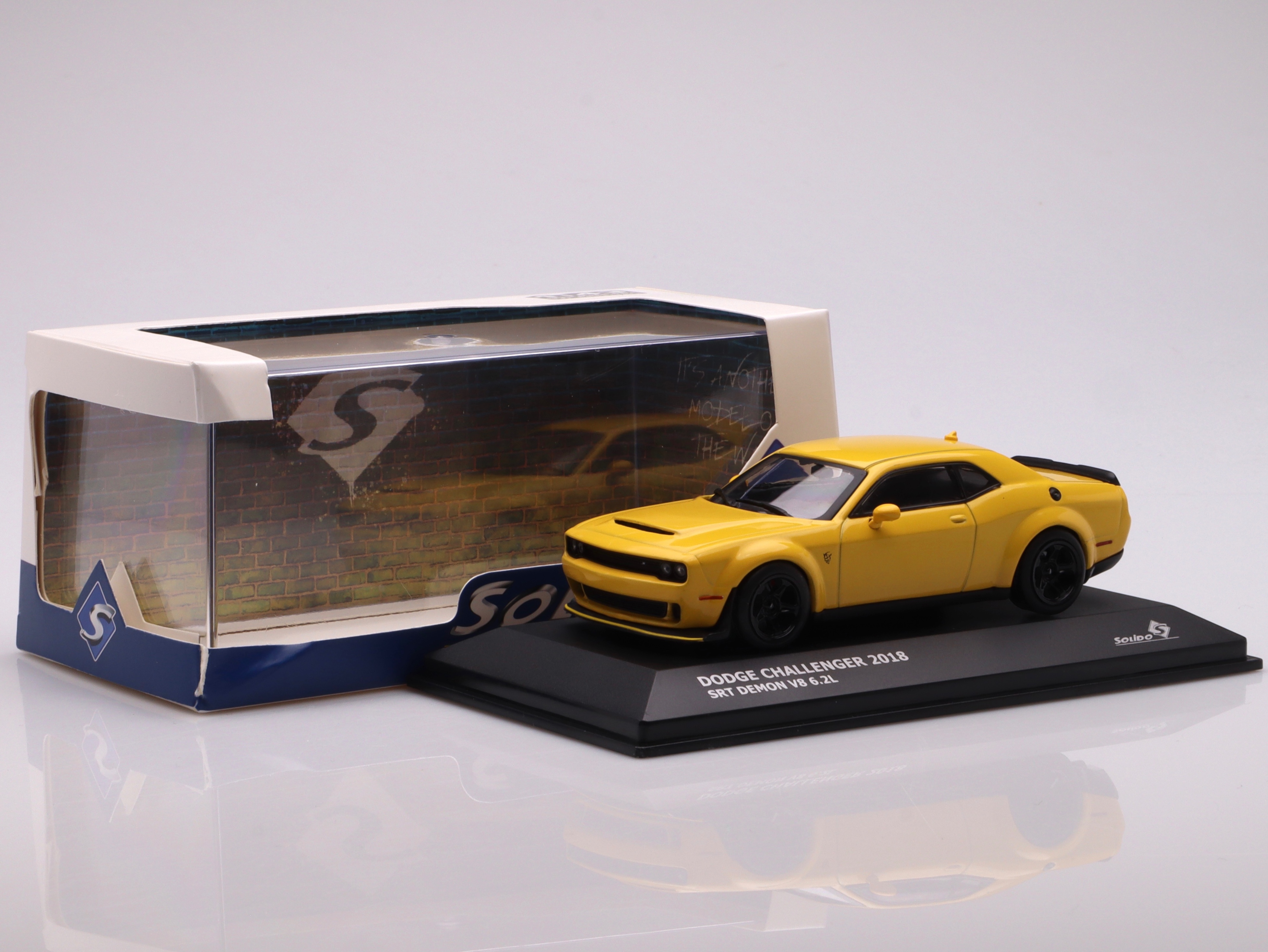 Dodge Challenger - 2018, yellow Solido 1:43