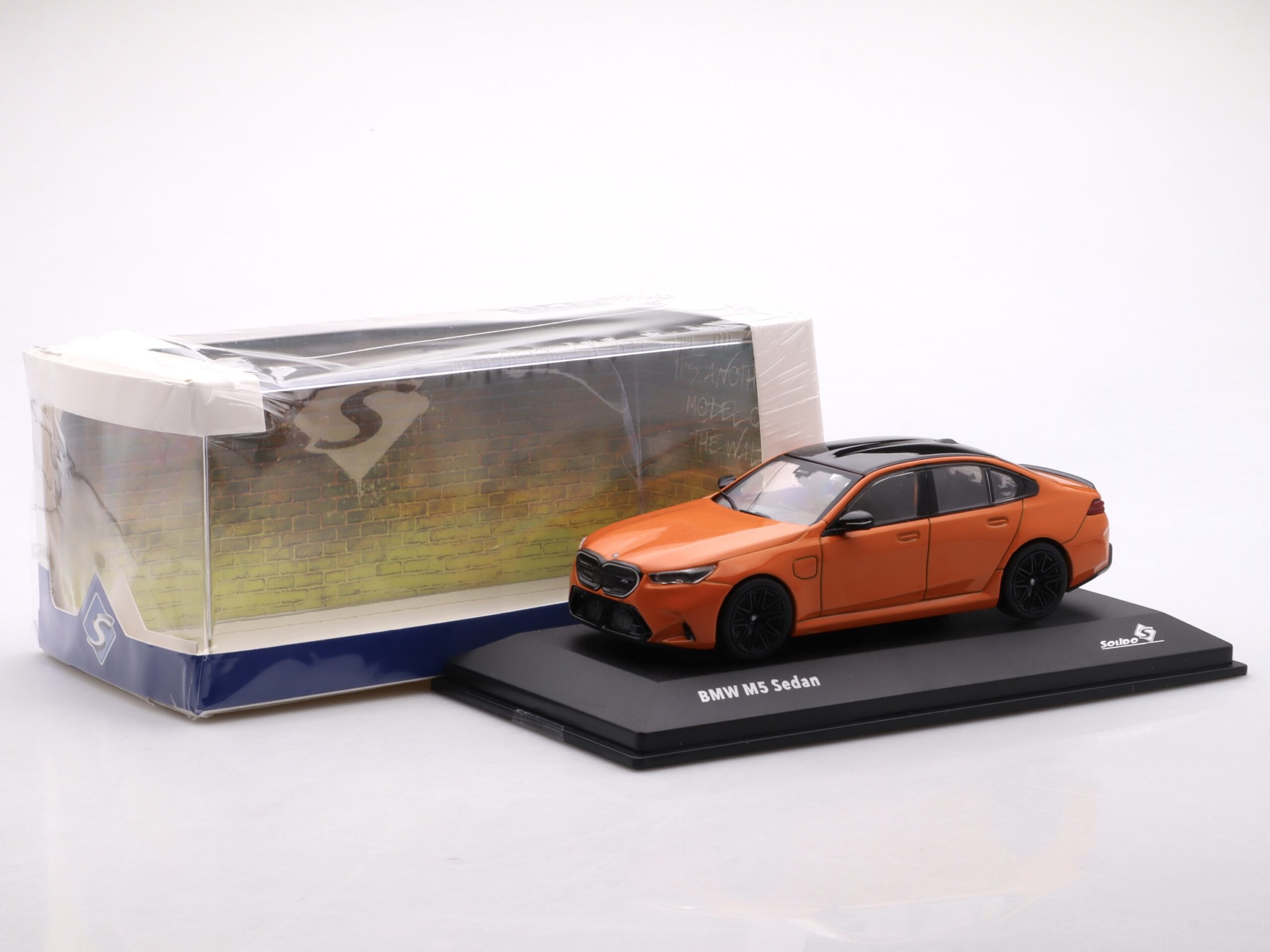 BMW M5 Sedan (G90) - 2024, orange Solido 1:43