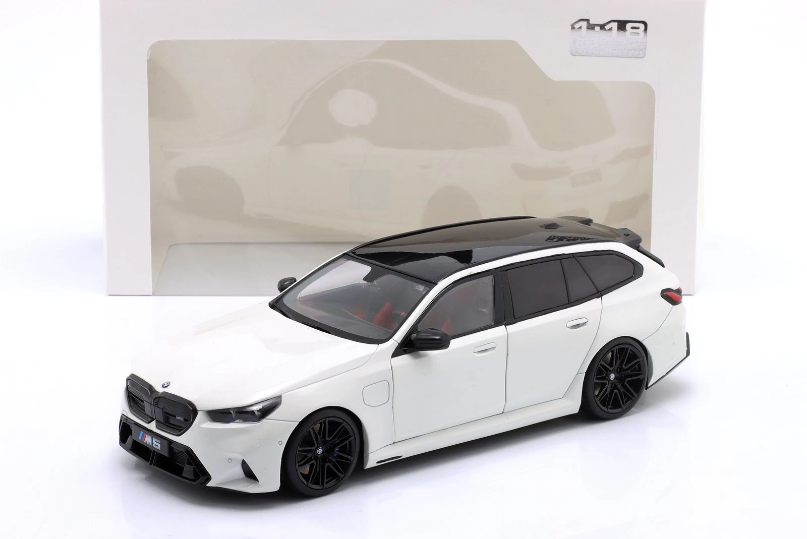 BMW M5 Touring  2025, alpine white Solido 1:18